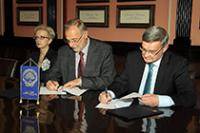 Даугавпилсская городская дума подписала договор о сотрудничестве с Латвийским университетом (ВИДЕО)